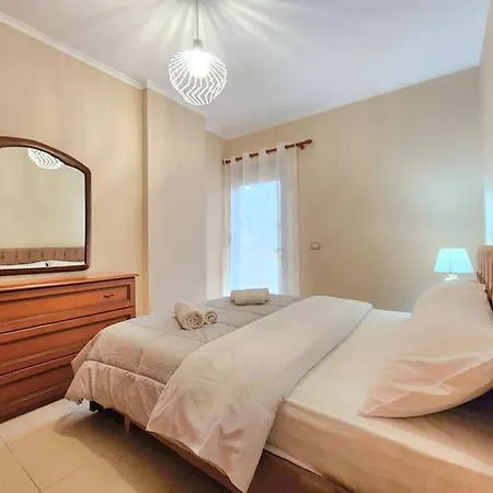 One Bd Flat Near Center With 24h Self Check In *