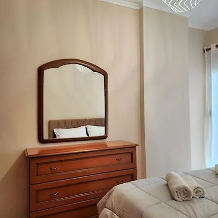 One Bd Flat Near Center With 24h Self Check In 티라나