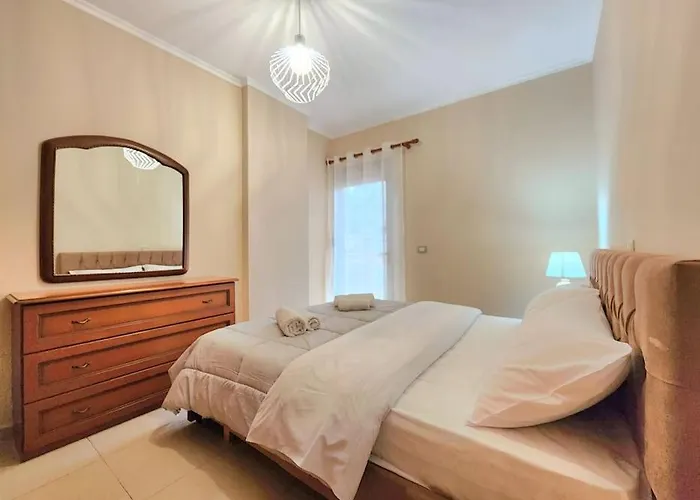 One Bd Flat Near Center With 24h Self Check In *